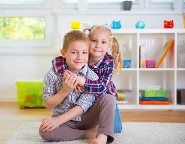 Cute little brother and sister having fun — Stock Photo, Image