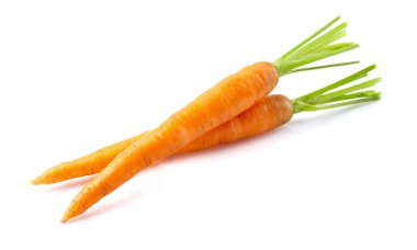 Beyaz arkaplanda havuçlar yakın plan