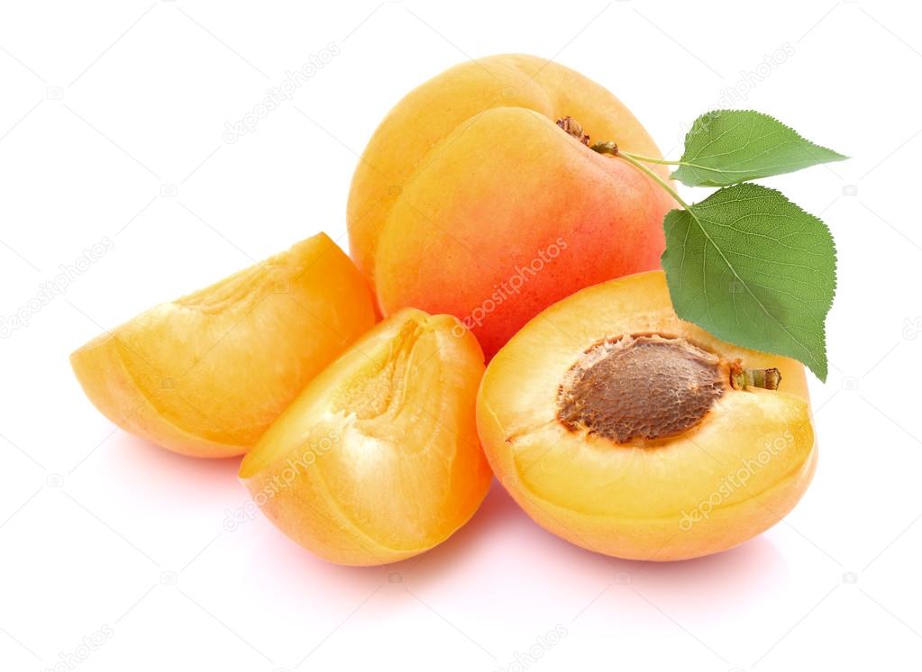 Ripe apricots with slice