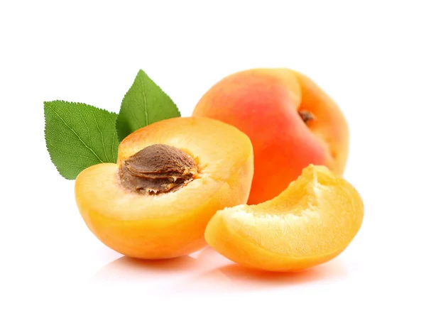 Ripe apricots with slice — Stock Photo, Image