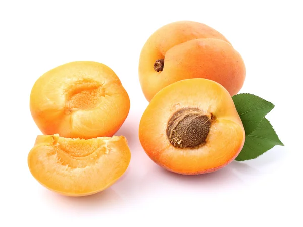 Ripe apricots with slices — Stock Photo, Image