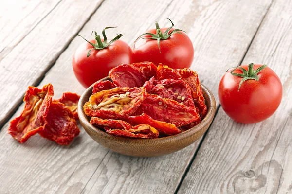 Dried and fresh tomato — Stock Photo, Image