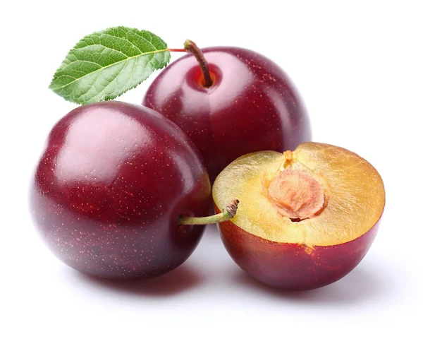Purple plums with leaf — Stock Photo, Image