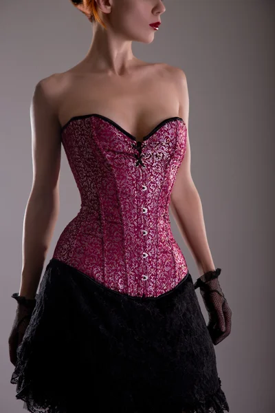 Femme en corset violet — Photo