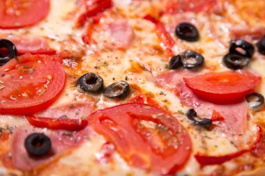 İtalyan pizza jambon ile