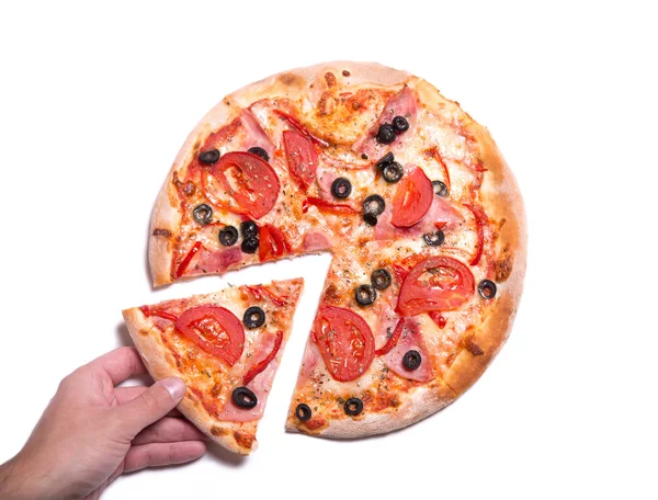 Mannenhand plukken smakelijke pizza slice — Stockfoto