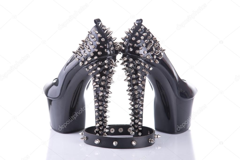 Black shoes and choker with spikes