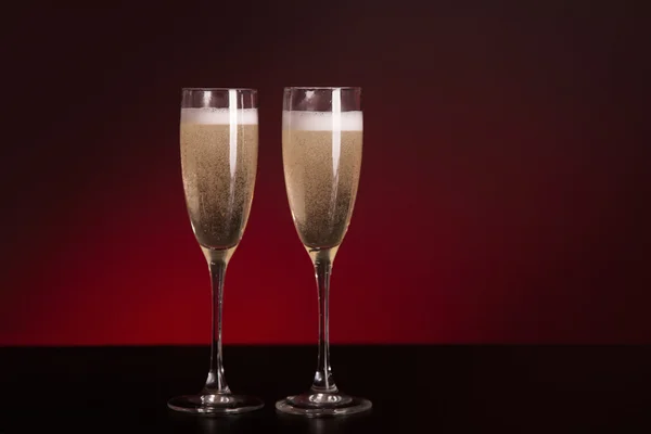 Twee elegante champagneglazen — Stockfoto