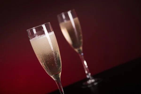 Twee champagneglazen — Stockfoto