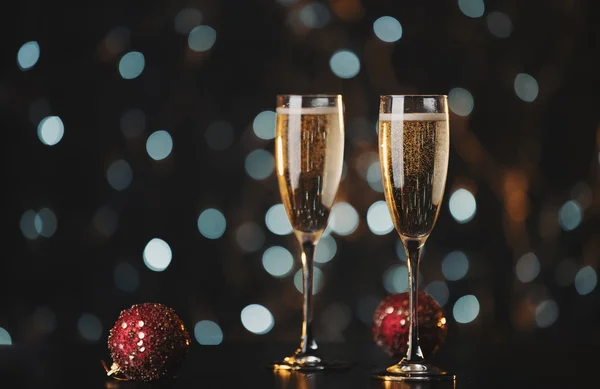 Holiday champagne glasses — Stock Photo, Image