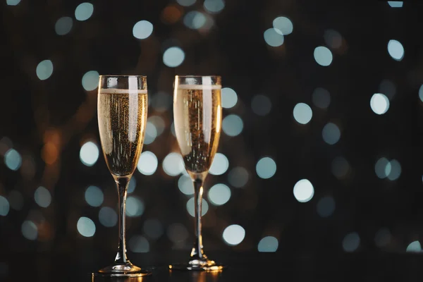 Два бокала шампанского — стоковое фото