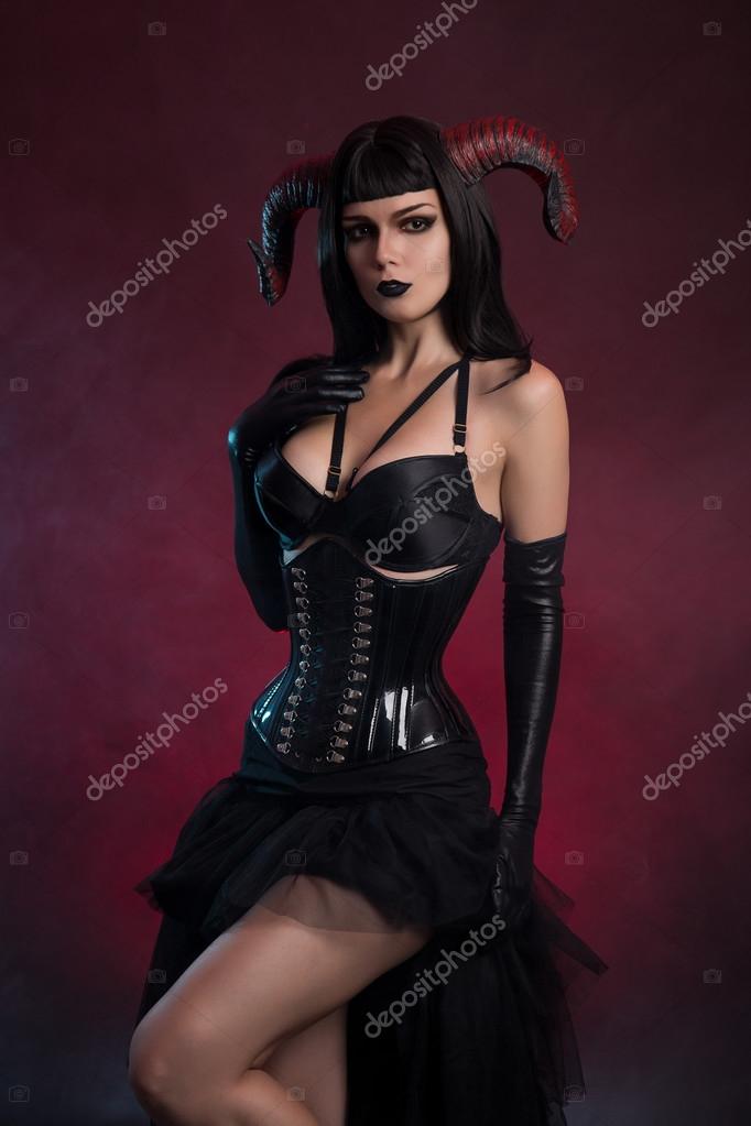 Monika Santyagoning porno suratlari