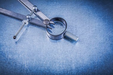 Metal konstrüksiyon çizim pusula