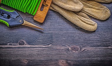 Bahçe makası, koruyucu eldivenler