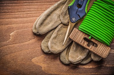 Bahçe makası, koruyucu eldivenler