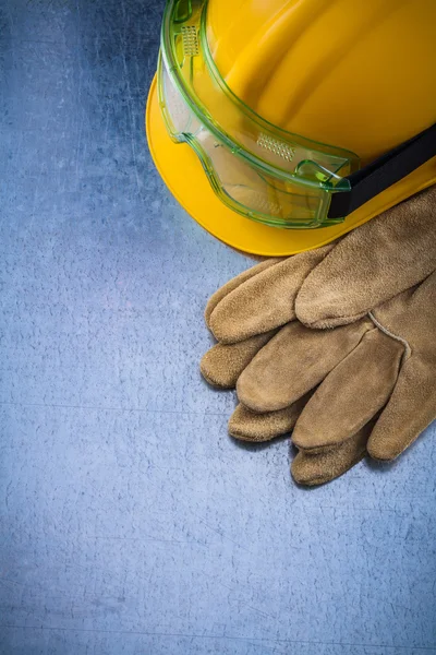 Guantes de trabajo de seguridad, casco de construcción — Foto de Stock