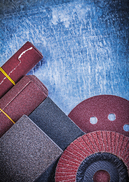 Большой набор абразивного оборудования
