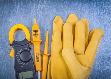 Dijital kelepçe metre, tester ve eldiven