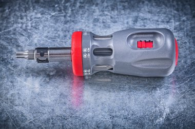 Tornavida ile değiştirilebilir bit