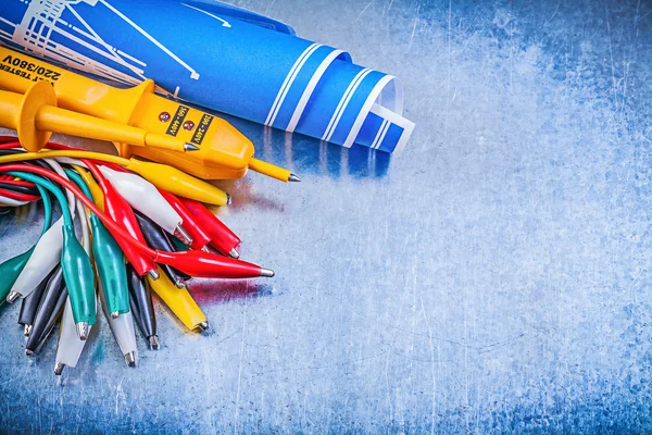 Elektrik test cihazı, timsah kabloları ve planı