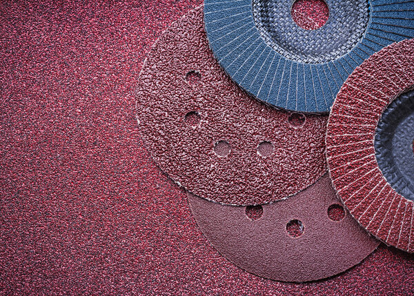 Abrasive discs and flap grinding wheels