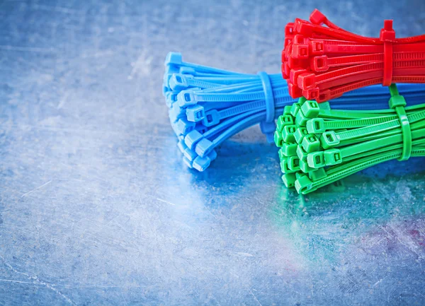 Corbatas de cable en metal —  Fotos de Stock