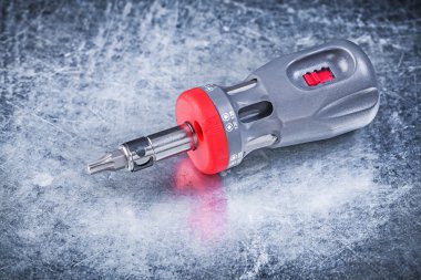 Tersine çevrilebilir tornavida ile-metalleri