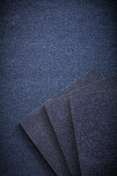 Esponjas abrasivas sobre papel de vidro — Fotografia de Stock