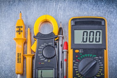 Dijital kelepçe metre ve elektrik test cihazı