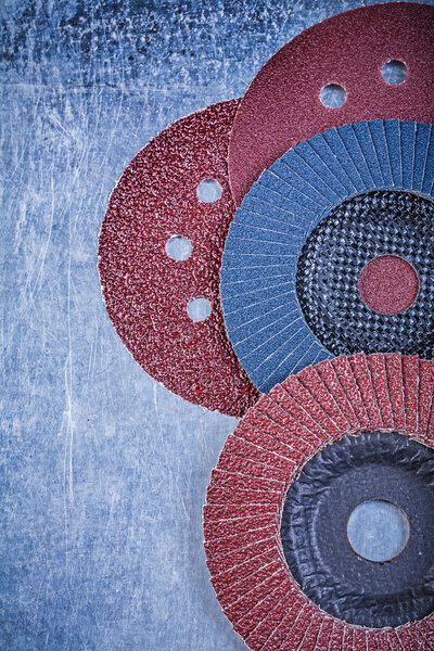 Abrasive discs and flap grinding wheels