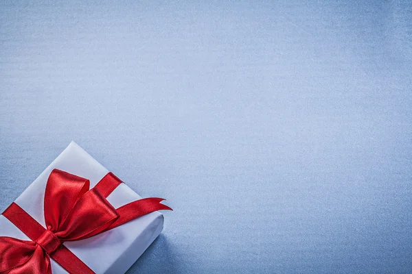 Present with red ribbon — Stock Photo, Image