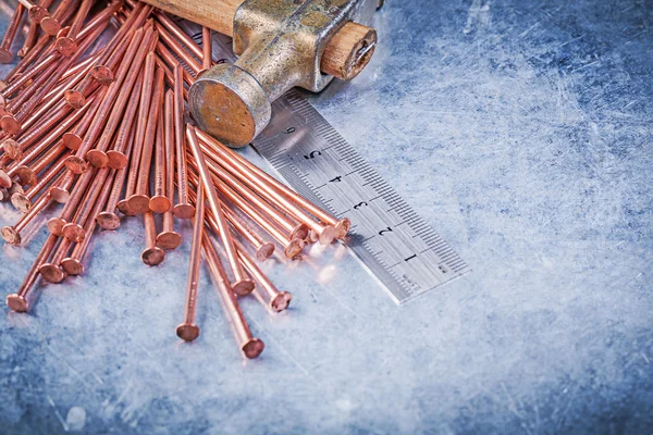 Claw hammer, construction nails and ruler — Stock Photo, Image