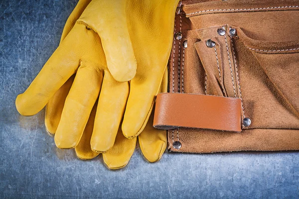 Rękawice ochronne i narzędzie pasa — Zdjęcie stockowe