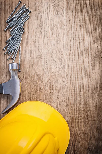 Hamer, bouw nagels en gebouw helm — Stockfoto