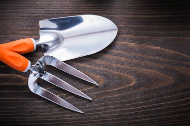 El spade ve mala çatal