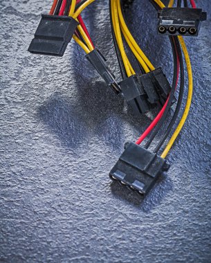 Konektörlerle birlikte elektrik telleri