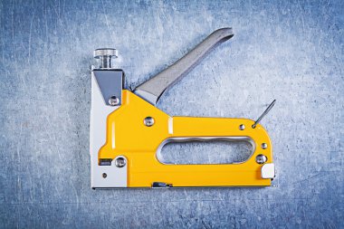 Sarı metal straple silah