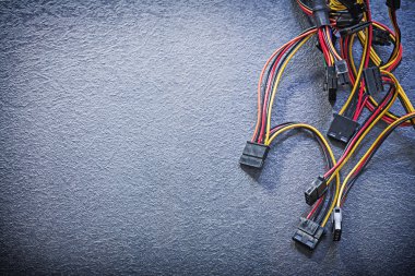 Konektörlerle birlikte elektrik telleri
