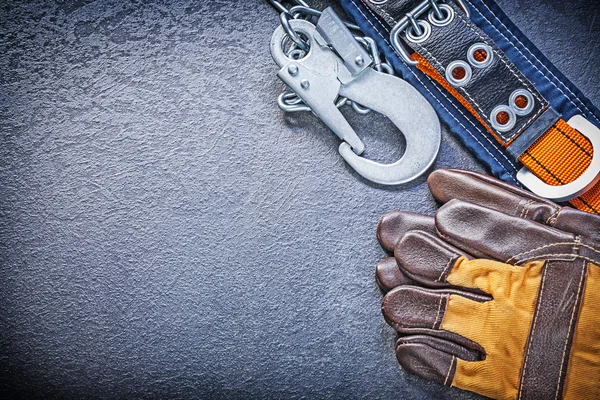 Cinturón de seguridad y guantes de cuero — Foto de Stock