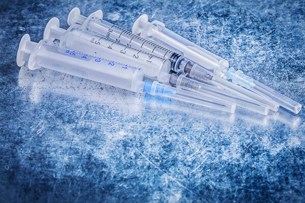 Медицинские игольные шприцы
