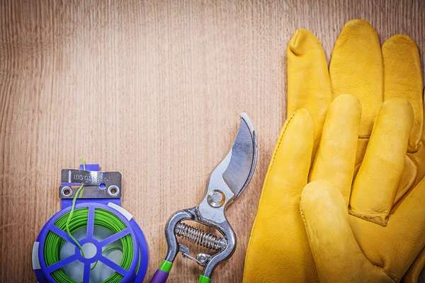 Protective gloves and garden pruner