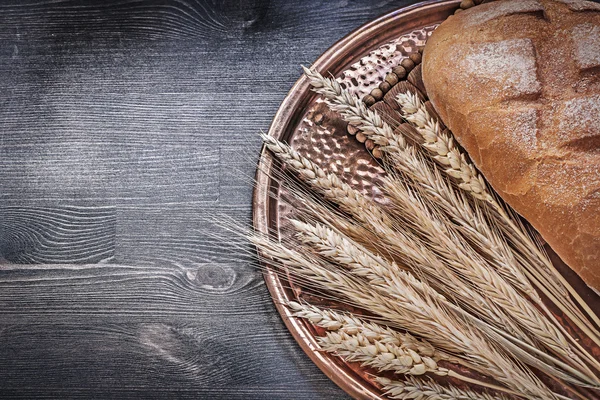 Somun ekmek ve buğday-çavdar kulak — Stok fotoğraf