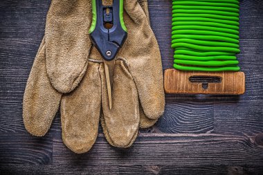 Bahçe makası, kravat tel ve eldiven