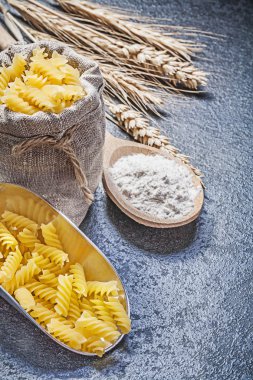 Sarmal makarna ve buğday çavdar kulaklar 