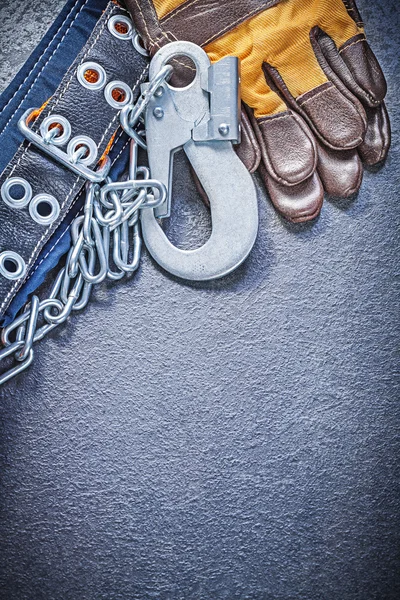 Cinturón de seguridad y guantes de cuero — Foto de Stock