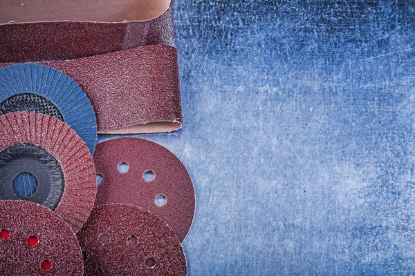 Diskler ve aşındırıcı flep tekerlekleri taşlama — Stok fotoğraf
