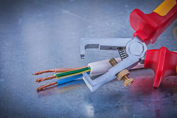 Insulation strippers and electric wires — Stock Photo, Image