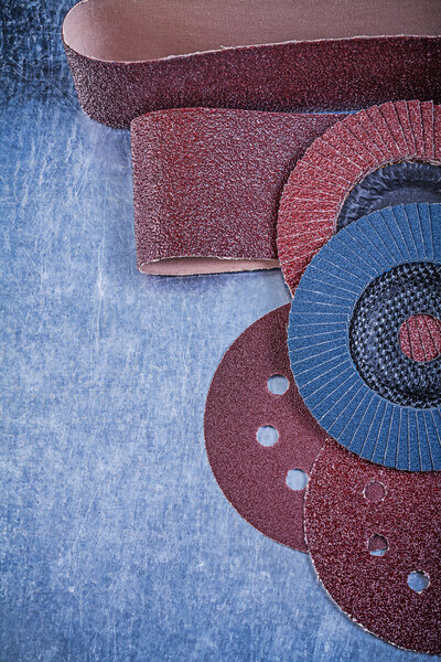 Sandpaper abrasive discs and grinding wheels 