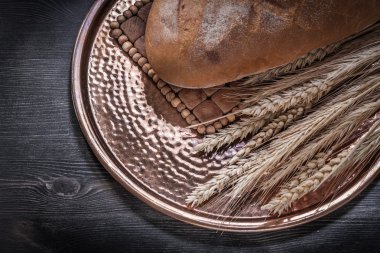 Somun ekmek ve buğday-çavdar kulak 