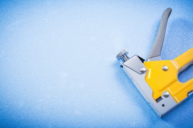 Sarı metal straple silah